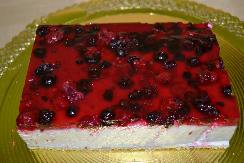 Пирог с творогом и ягодами йогурт